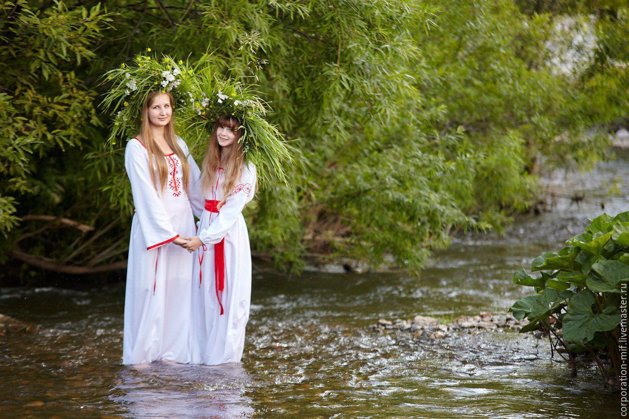 Women in Slavic costumes in Brazzaville