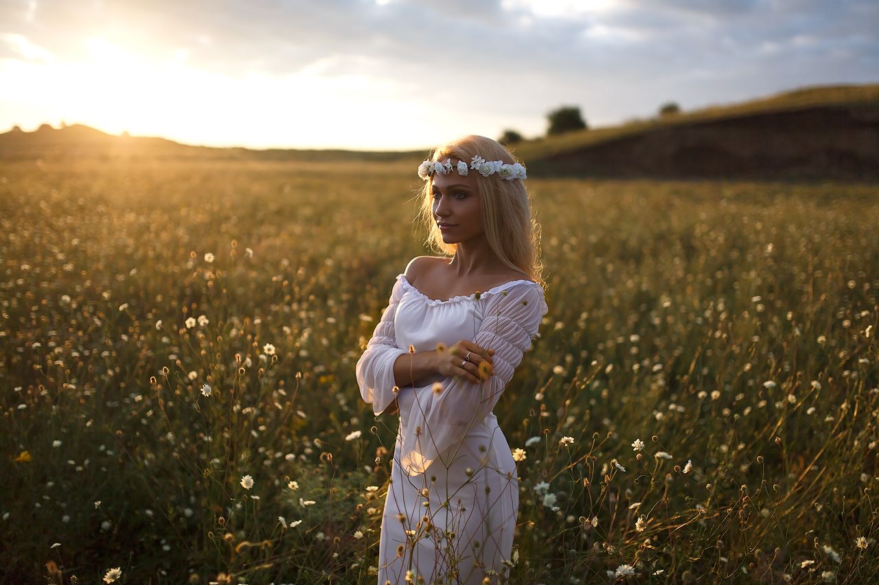 Girls in Slavic costumes in Brazzaville