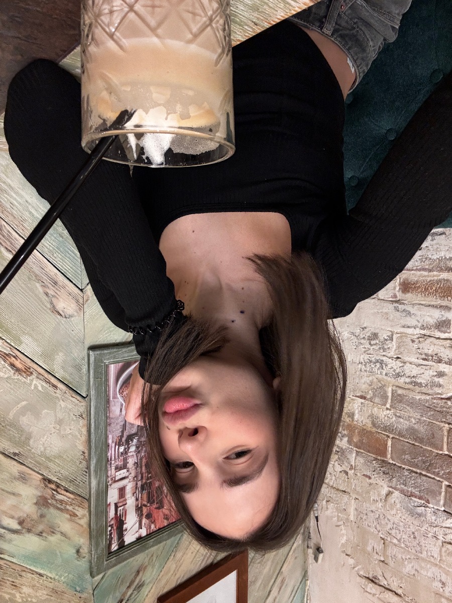 Fresh photos, fresh mood — Tina online in Brazzaville